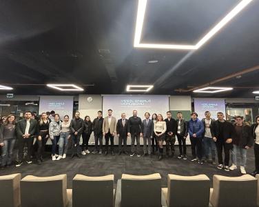 İSÜ CONNECTOM ve Solar Çatı iş birliğiyle gerçekleşen "Yeşil Enerji Dönüşümü: Güneş, Rüzgar ve Elektrikli Araçlar" temalı sertifikalı seminerimiz tamamlandı